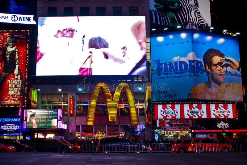 TGI-fredagar och McDonald's tidfyrkant, NYC