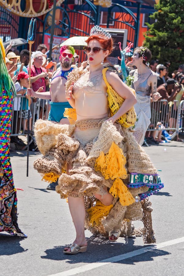 The 36th Annual Mermaid Parade Editorial Stock Image Image of dancing
