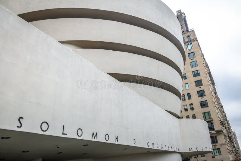 20th arkitektoniskt som blev landmarks lloyd lokaliserade manhattan som för symbol för utgångspunkt för guggenheim för öppenhjärt royaltyfri fotografi 20th arkitektoniskt som blev landmarks lloyd lokaliserade manhattan som för symbol för utgångspunkt för guggenheim för öppenhjärt royaltyfri fotografi