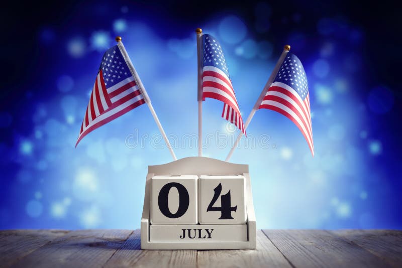 4th av Juli den amerikanska självständighetsdagenkalendern och flaggor royaltyfri bild 4th av Juli den amerikanska självständighetsdagenkalendern och flaggor royaltyfri bild