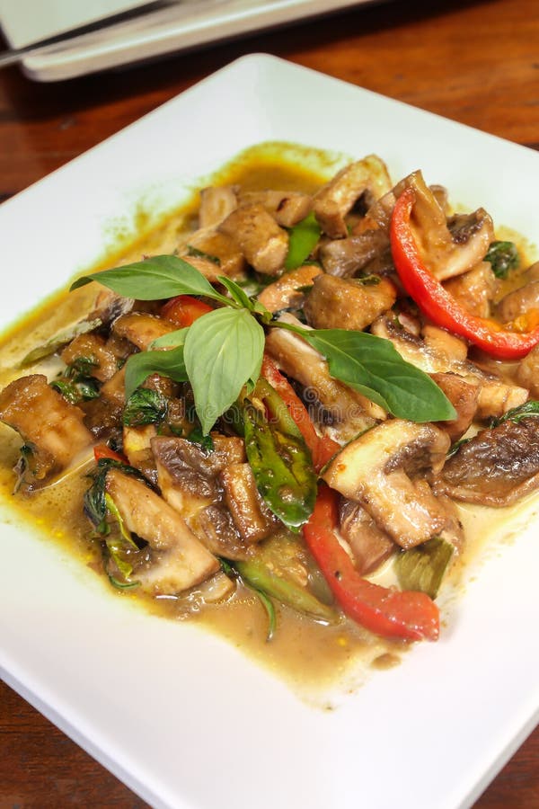 Thai vegetarian food Shiitake mushrooms with green curry.