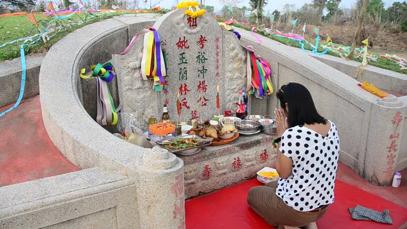 Thai woman praying graveyard of ancestor worshipping in the qingming  festival stock video - video of belief, mourning: 52560067