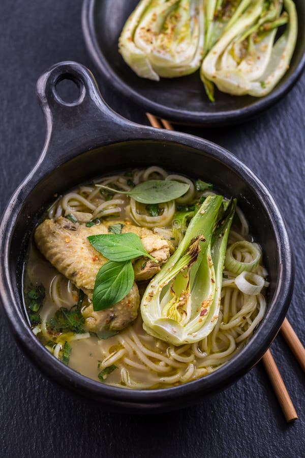 Thailändische Grüne CurryHühnersuppe Mit PAK Choi Stockfoto - Bild von ...