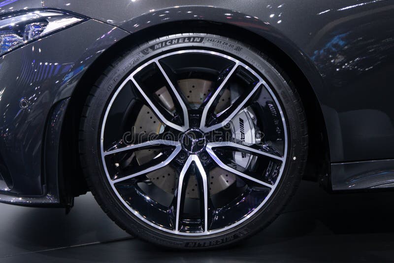 Thailand - Dec, 2018: sluit Mercedes-Benz AMG CLS 53, omhoog zwarte Michelin-band en legeringsmag wiel stock foto Thailand - Dec, 2018: sluit Mercedes-Benz AMG CLS 53, omhoog zwarte Michelin-band en legeringsmag wiel stock foto