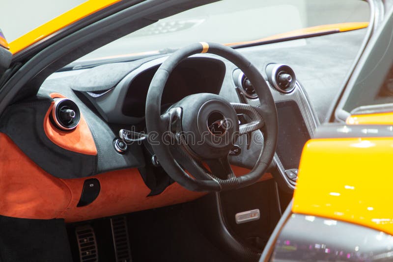 Thailand - December, 2018: nära övre inre av McLaren 720S den toppna sportbilen som framläggas i motorexpon Nonthaburi Thailand royaltyfria foton Thailand - December, 2018: nära övre inre av McLaren 720S den toppna sportbilen som framläggas i motorexpon Nonthaburi Thailand royaltyfria foton