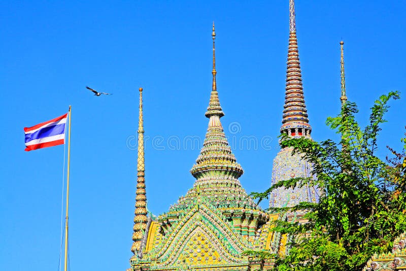 Thailand flagga på Wat Pho, Bangkok, Thailand royaltyfria foton Thailand flagga på Wat Pho, Bangkok, Thailand royaltyfria foton