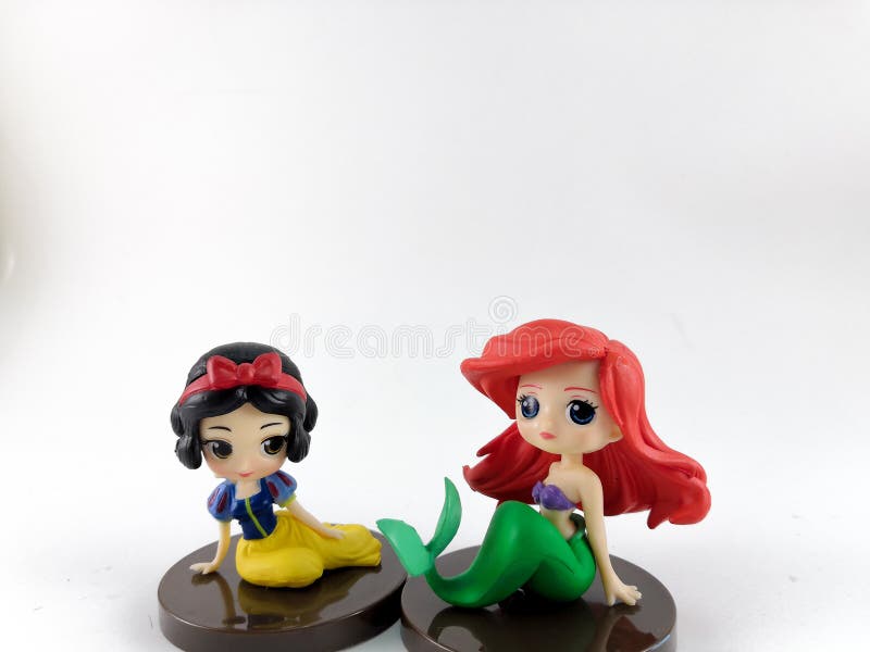 THAILAND, im Januar 2018: die Prinzessinspielwaren auf weißem Hintergrund und Disney-Spielzeugsammlung in der Werbekampagne von T lizenzfreies stockfoto THAILAND, im Januar 2018: die Prinzessinspielwaren auf weißem Hintergrund und Disney-Spielzeugsammlung in der Werbekampagne von T lizenzfreies stockfoto