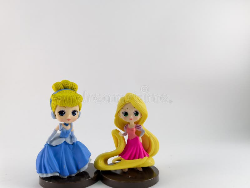THAILAND, im Januar 2018: Prinzessinteam auf weißer Hintergrunddisney-Spielzeugsammlung in der Werbekampagne von Tesco Lotus Expr stockfotografie THAILAND, im Januar 2018: Prinzessinteam auf weißer Hintergrunddisney-Spielzeugsammlung in der Werbekampagne von Tesco Lotus Expr stockfotografie
