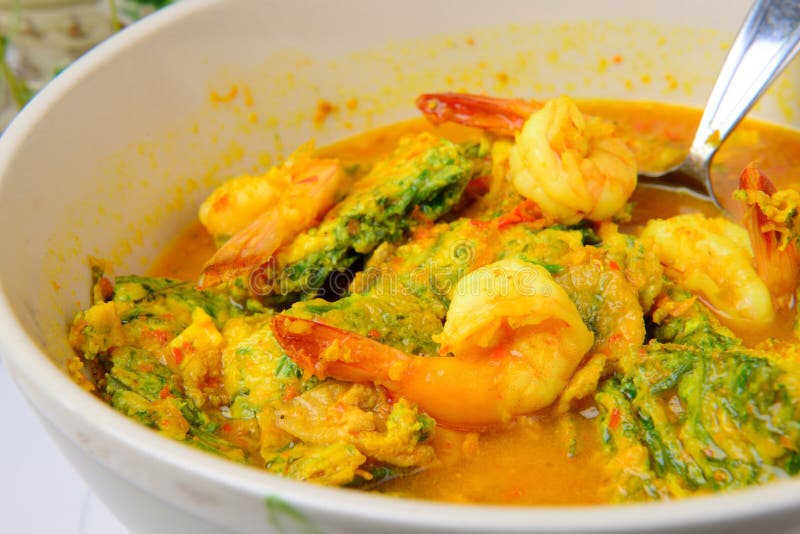 Thailändische Lebensmittelname Garnele und Fried Egg Sour Soup lizenzfreies stockbild