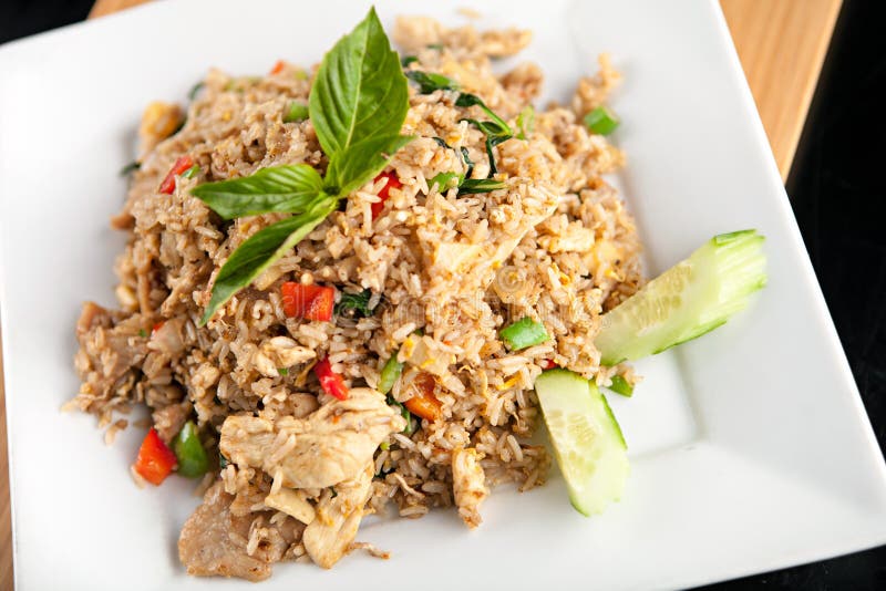 Thailändischer Fried Rice mit Huhn