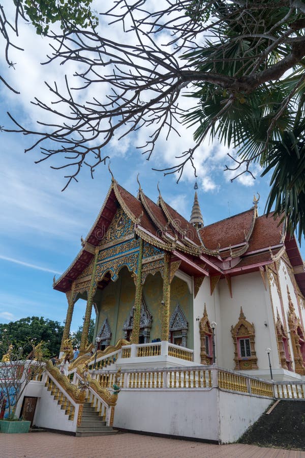 Thailändischer Tempel unter blauem Himmel, Wat Phra That Doi Saket, Chiang Mai, stockfotografie Thailändischer Tempel unter blauem Himmel, Wat Phra That Doi Saket, Chiang Mai, stockfotografie