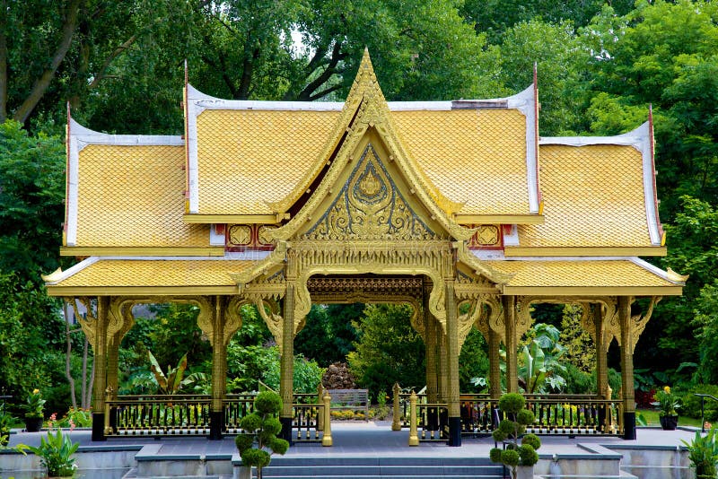 Vervallen plannen Catastrofaal Thais Paviljoen (sala) stock afbeelding. Image of goud - 32540377