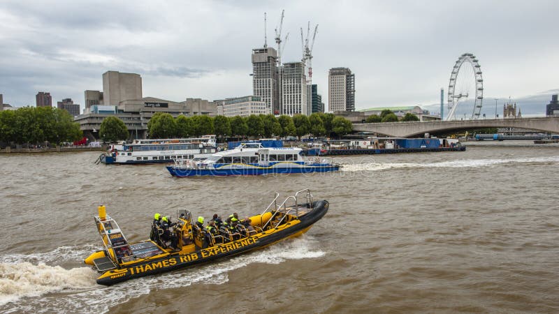 Thames flod, London royaltyfri bild Thames flod, London royaltyfri bild