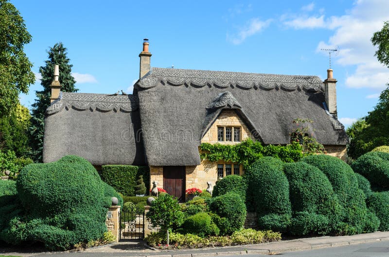 Thatched cottage with beautiful garden