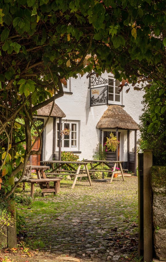 Thatched public house The Cleave in Lustleigh in Devon