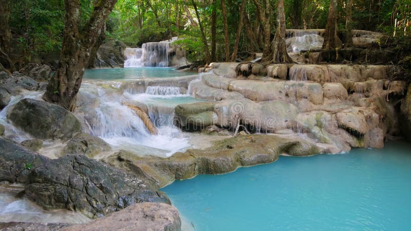 Thaïlande erawan kanchanaburi tir de chariot en cascade