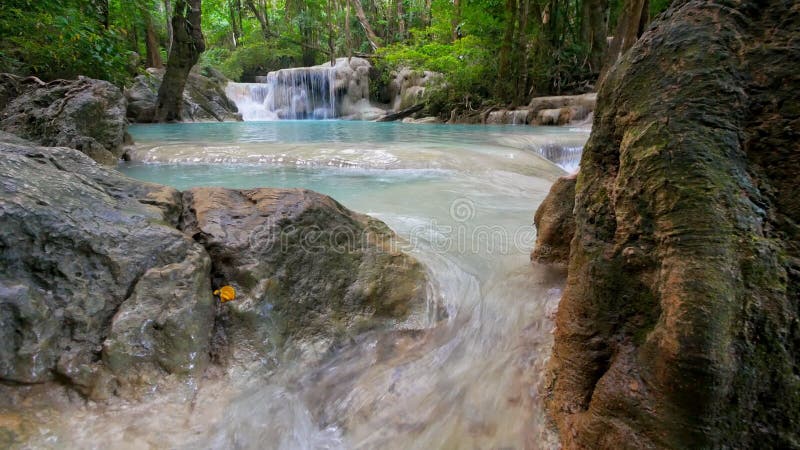 Thaïlande erawan kanchanaburi tir de chariot en cascade