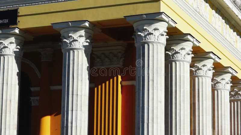 Theaters fronton columns tilt