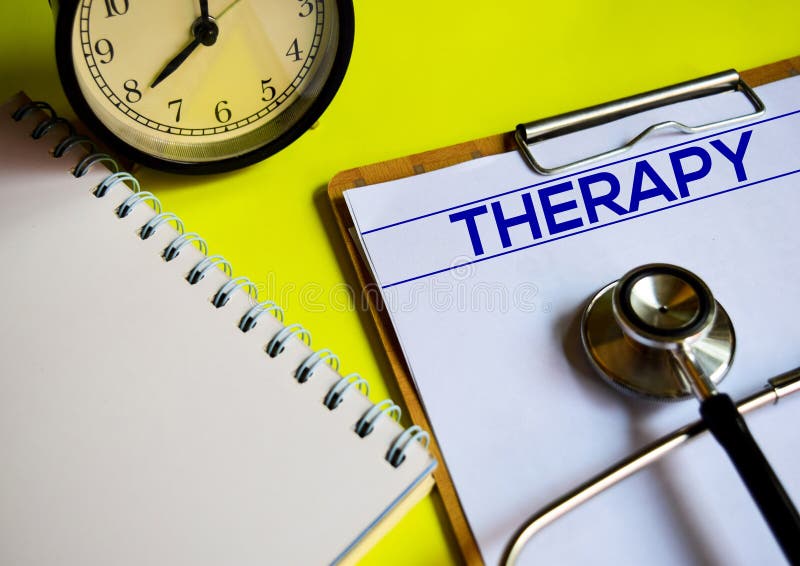 THERAPIE auf gelben Hintergrund stockbilder THERAPIE auf gelben Hintergrund stockbilder