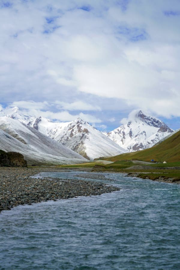 Snow Mountain, blue sky, clean river.The scenery along the DuKu highway.