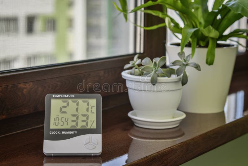 Thermometer Hygrometer Measuring the Optimum Temperature and