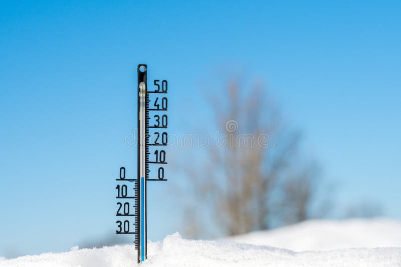 Thermometer shows zero temperatures royalty free stock photography Thermometer shows zero temperatures royalty free stock photography