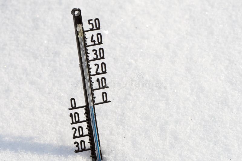 Thermometer on snow shows low temperature royalty free stock photos Thermometer on snow shows low temperature royalty free stock photos