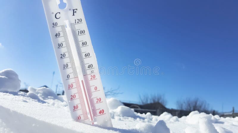 Thermometer in winter in the cold on snow and analyzes low negative air  temperatures in clear sunny weather.Meteorological conditions and  environmenta Stock Photo - Alamy