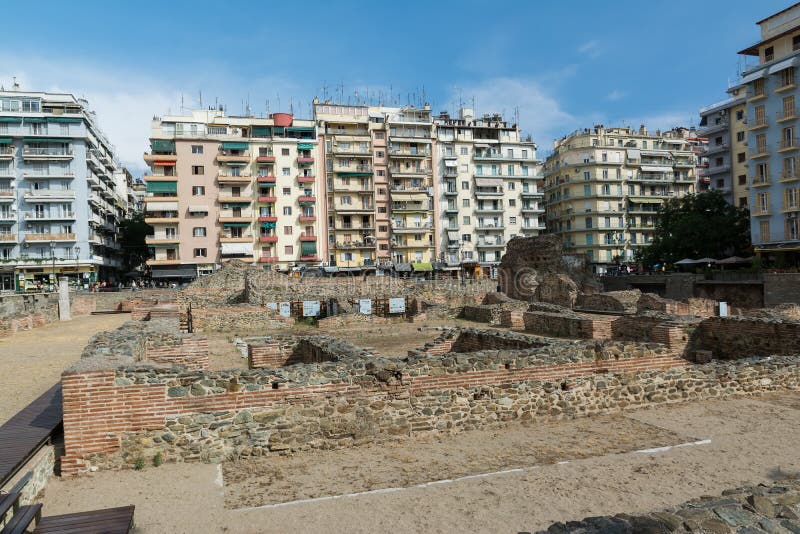 THESSALONIKI, GRIEKENLAND - MEI 25, 2017: Ruïnes van oud Grieks Agora in Thessaloniki Macedonië, Griekenland, Europa Recenter Rom royalty-vrije stock foto THESSALONIKI, GRIEKENLAND - MEI 25, 2017: Ruïnes van oud Grieks Agora in Thessaloniki Macedonië, Griekenland, Europa Recenter Rom royalty-vrije stock foto