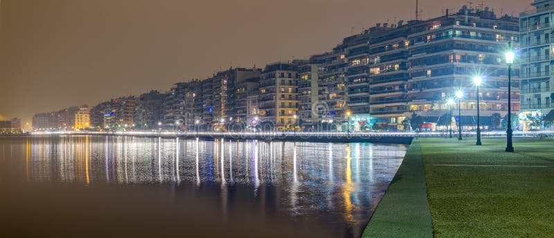 Thessaloniki strand på natten, Makedonien, Grekland
