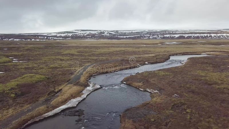 Thingvellir è una delle destinazioni turistiche più popolari in islanda. La vista aerea segna la cresta della cresta midatlantica