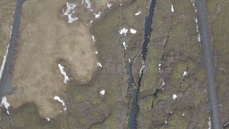 Thingvellir è una delle destinazioni turistiche più popolari in islanda. La vista aerea segna la cresta della cresta midatlantica