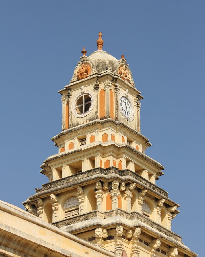 Thirumail Nayakkar Mahal Clocktower стоковые изображения Thirumail Nayakkar Mahal Clocktower стоковые изображения