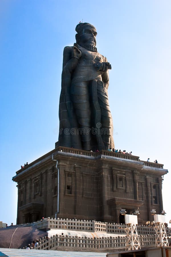 Thiruvalluvar staty på ön nära Kanyakumar royaltyfri fotografi Thiruvalluvar staty på ön nära Kanyakumar royaltyfri fotografi