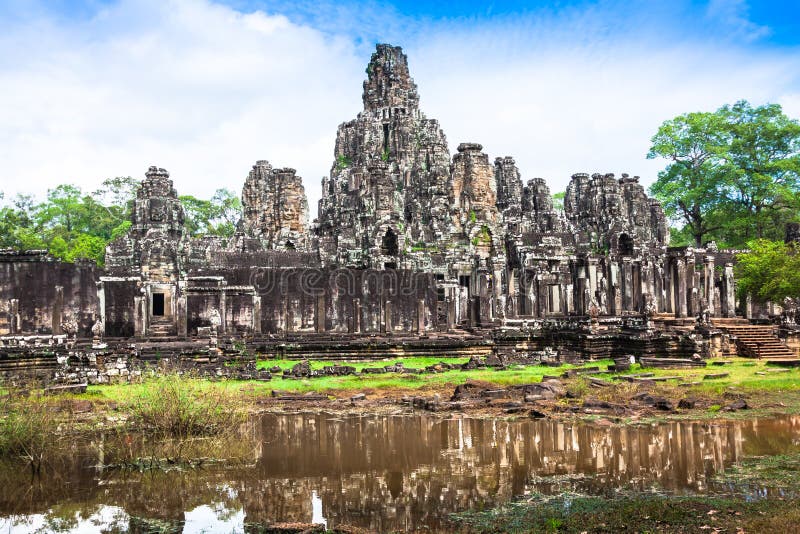 thom för angkorbayoncambodia tempel royaltyfria bilder thom för angkorbayoncambodia tempel royaltyfria bilder