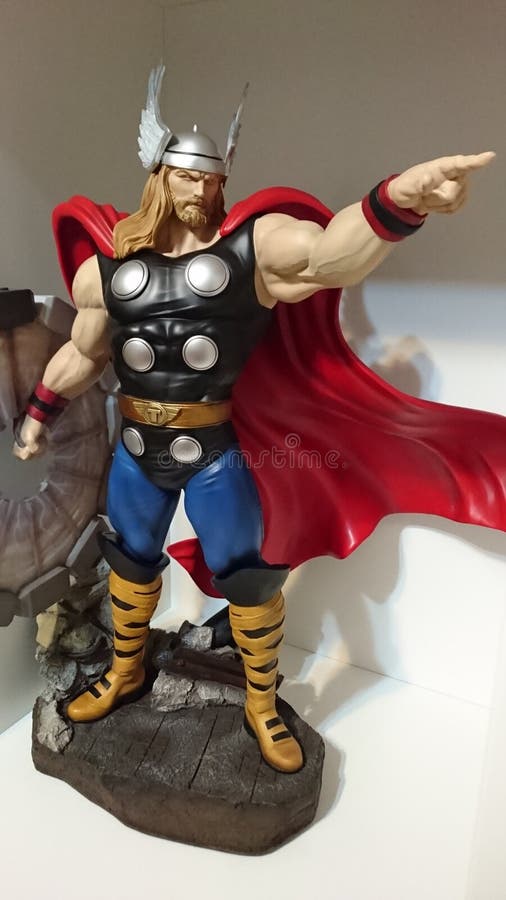 A EstÃ¡tua Thor Do Endgame Dos Avengers. Os Vingadores, Ã© Um Filme De  Super-herÃ³i Americano Baseado Na Equipe De Super-herÃ³is Foto Editorial -  Imagem de mercadoria, militar: 155474146