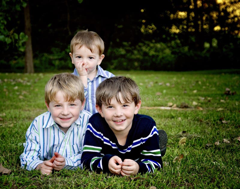 Трем братьям вместе. Фотосессия 3 брата. Брат 3. Три брата фото. Фото 3 брата маленький.