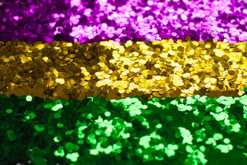 Những gam màu táo bạo của Mardi Gras sẽ khiến bạn không thể rời mắt khỏi bức hình này. Hãy xây dựng một không gian đầy màu sắc và vui nhộn với những chi tiết độc đáo của Mardi Gras.