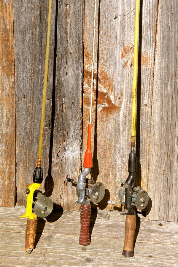 Old Fishing Rod and Reel Displays a Backlash Stock Photo - Image of hobby,  catch: 198166308