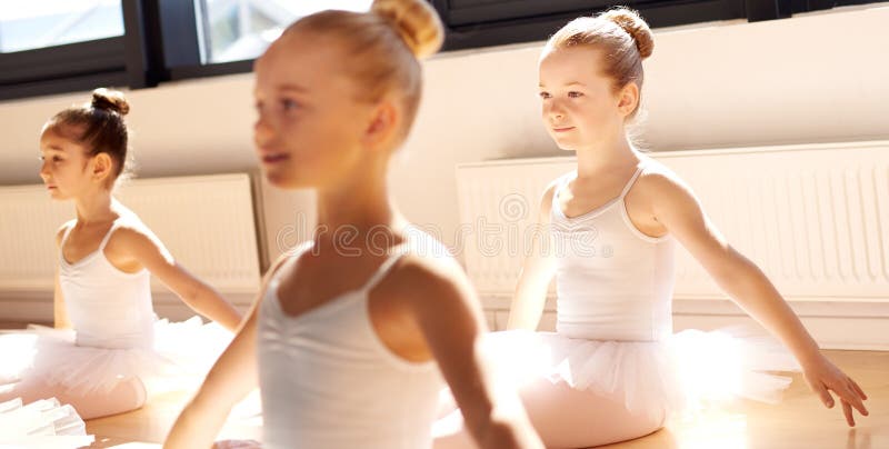 Three pretty young girls in ballet class royalty free stock photos Three pretty young girls in ballet class royalty free stock photos