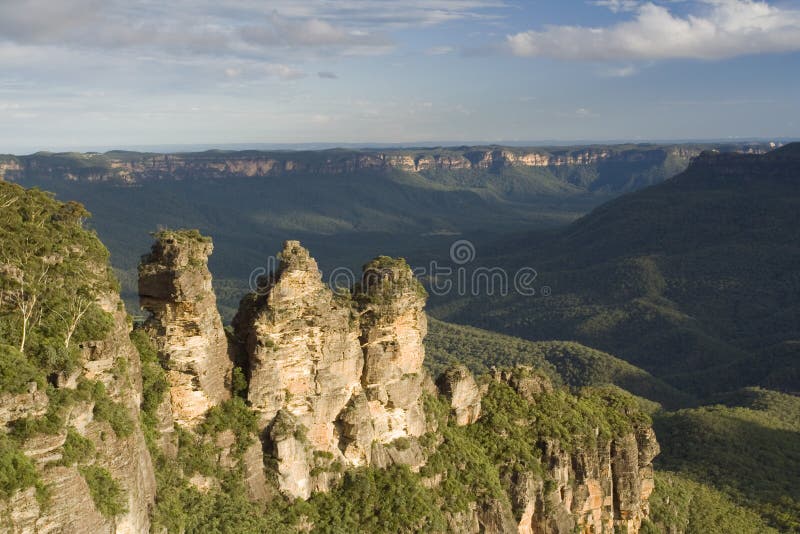 Tres hermanas en azul montanas,,.