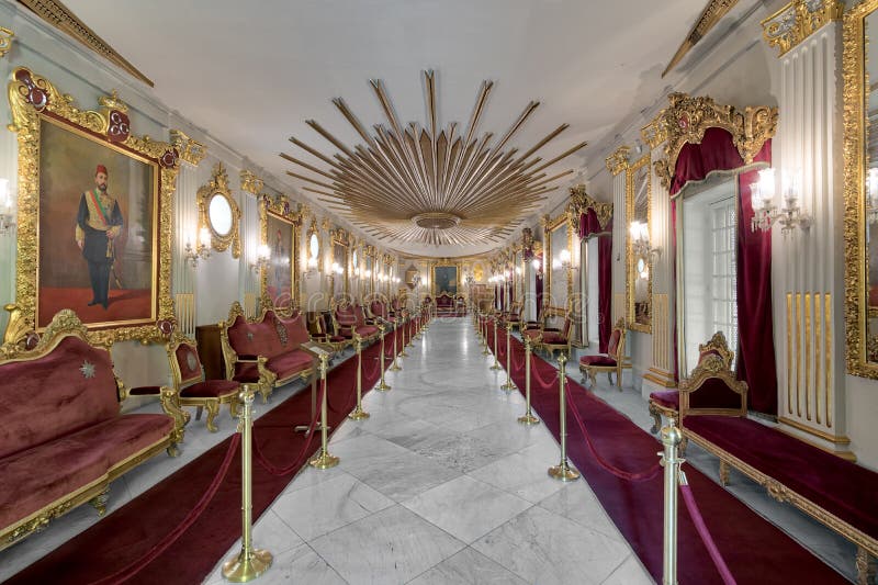 Thron Hall an Manial-Palast von Prinzen Mohammed Ali Tewfik mit aufwändiger Decke, Kairo, Ägypten lizenzfreie stockfotos Thron Hall an Manial-Palast von Prinzen Mohammed Ali Tewfik mit aufwändiger Decke, Kairo, Ägypten lizenzfreie stockfotos