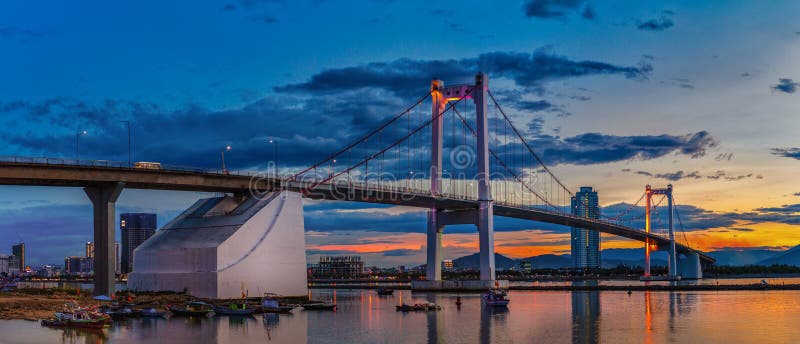 The Thuan Phuoc Bridge, located at the mouth of the Han River, is the longest suspension bridge in Vietnam.

bridge across the Han River, connecting the two east and west banks of the city. The Thuan Phuoc Bridge, located at the mouth of the Han River, is the longest suspension bridge in Vietnam.

bridge across the Han River, connecting the two east and west banks of the city