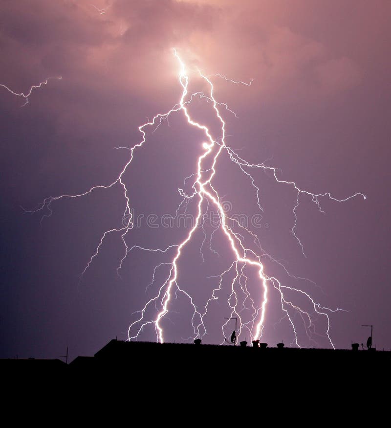 Edificios sobre el tormenta.