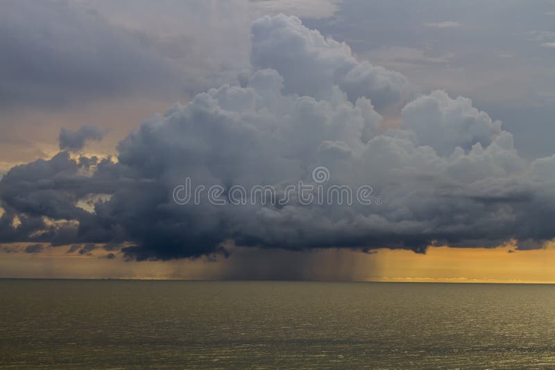 Thunderstorm cloud