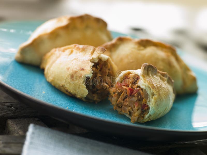 Thunfisch Empanadas stockfoto. Bild von platte, vorgewählt - 5950636