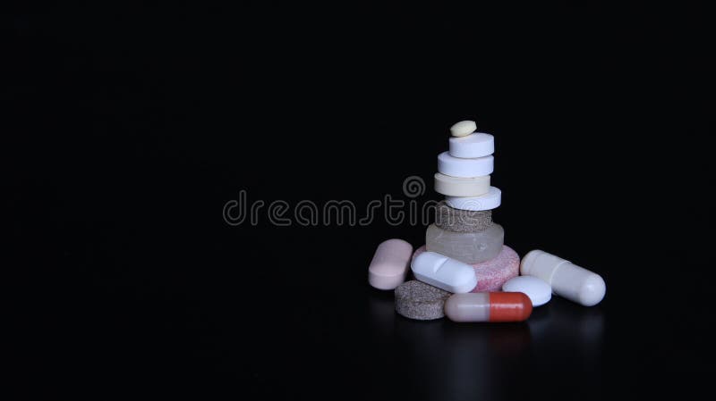 Thème de pharmacie, comprimés, drogues de thérapie de mélange de tas de capsule de pilules avec l'antibiotique de médecine Fermez photos stock Thème de pharmacie, comprimés, drogues de thérapie de mélange de tas de capsule de pilules avec l'antibiotique de médecine Fermez photos stock