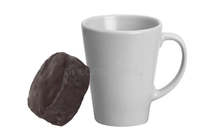 Thé avec du chocolat d'isolement sur le blanc photographie stock libre de droits Thé avec du chocolat d'isolement sur le blanc photographie stock libre de droits