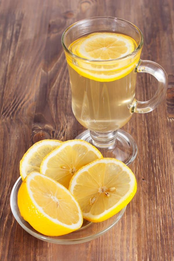 Thé chaud de citron