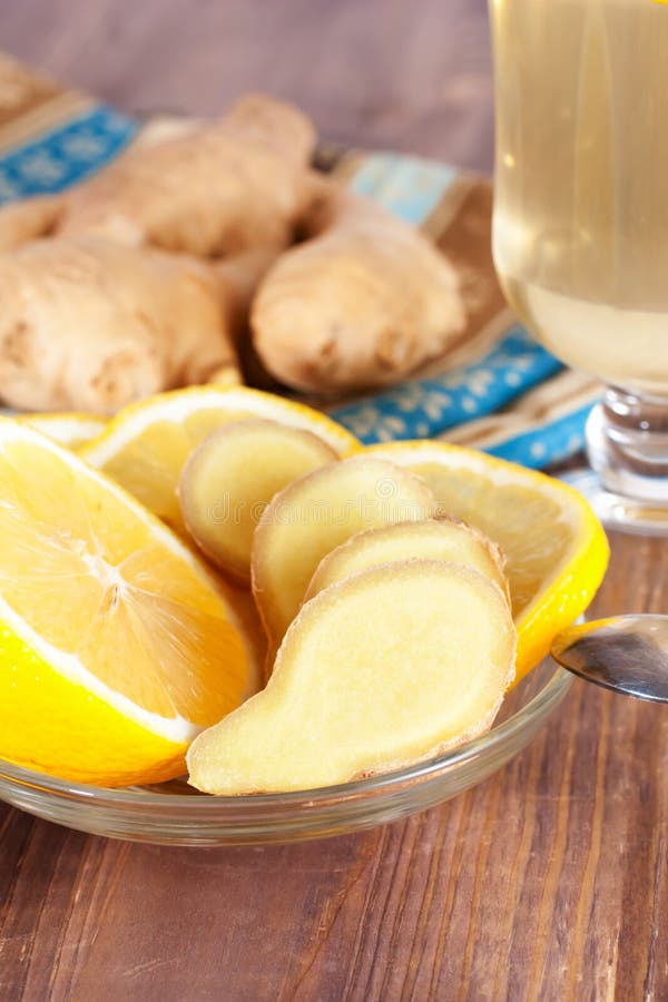 Thé chaud de citron de gingembre